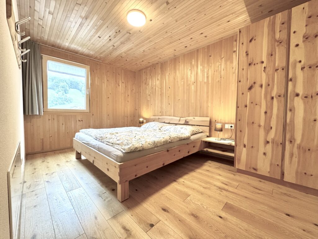 Schlafzimmer 2 mit Blick auf die "alte Säge"